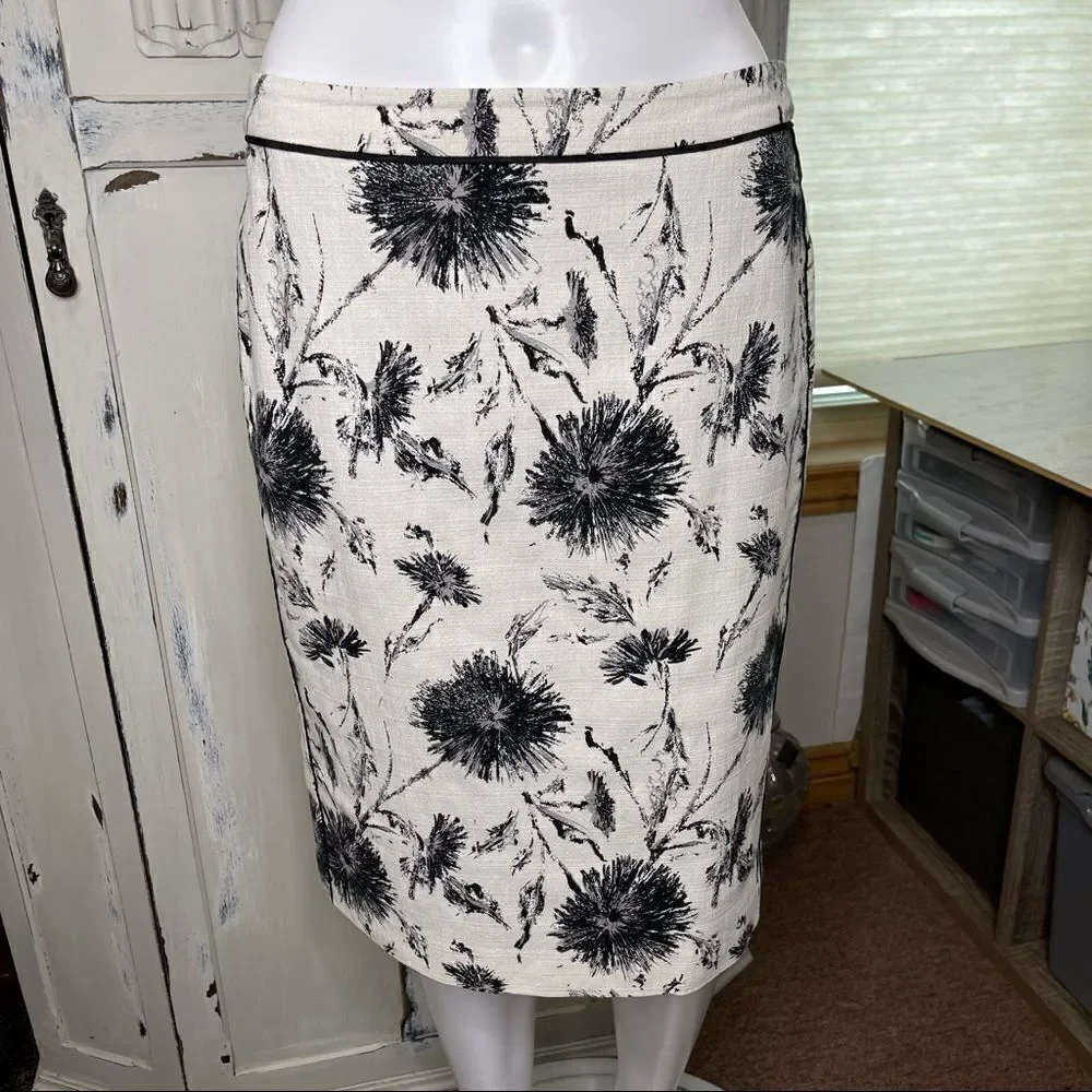 Halogen White with Black Floral Print Pencil Skirt